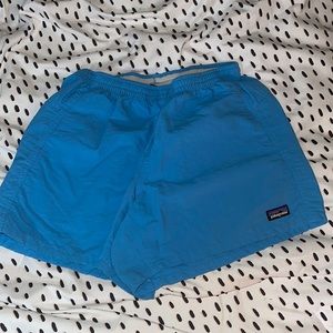 womens patagonia baggies!